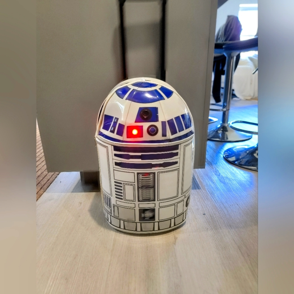 RARE Disney Store Star Wars R2D2 Rolling Suitcase Luggage With Light & Sound